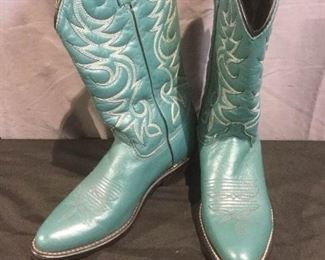 Turquoise Lady's Cowboy Boots https://ctbids.com/#!/description/share/275835