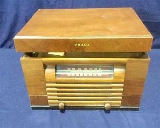 Philco tube radio/record player https://ctbids.com/#!/description/share/276179