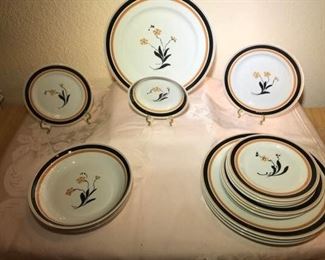 Syracuse China https://ctbids.com/#!/description/share/276032