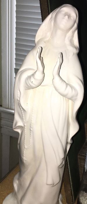 Lovely Mary Statue 
    Height 17”