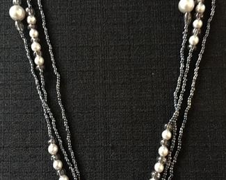 Beautiful Glass Beaded & Pearl Necklace
