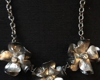 Sweet Black & Silver Flowered Necklace