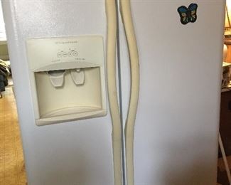 Frigidaire Side by Side 
Refrigerator/Freezer with Ice  & Water Dispenser In Door 