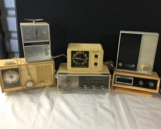 Vintage Radio & Clocks https://ctbids.com/#!/description/share/275265