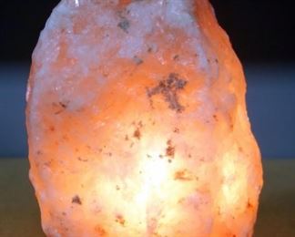 WBM Crystal Salt Lamp Model 1000, With Dimmer Switch, Powers On