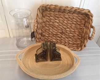 Williams-Sonoma Decorations https://ctbids.com/#!/description/share/276256