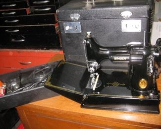 Singer feather weight