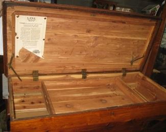 Lane cedar chest with tray, Queen Anne legs