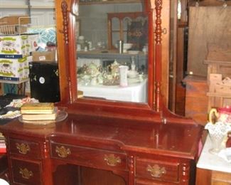 vintage vanity with mirror