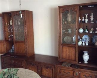 Henredon China cabinet $100