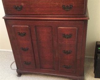 Antique chest of drawers $50