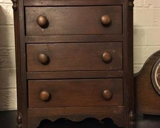 Salesman sample or doll chest