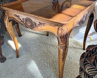 Henredon solid maple with walnut veneer end table 20” x 28” x 26”h $125