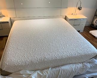 Serra icomfort Revolution King Mattress Set $950