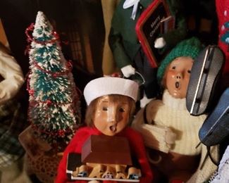 Huge selection of Byers' Choice carolers