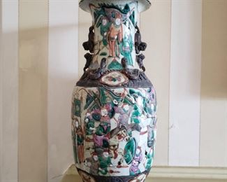 Pair of antique Chinese porcelain vases, damages and repairs