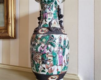 Pair of antique Chinese porcelain vases, damages and repairs