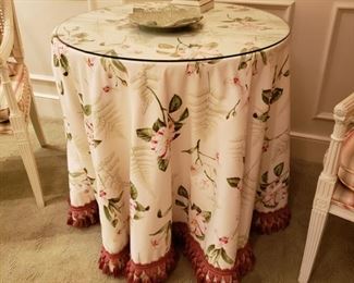 Round floral table cloth