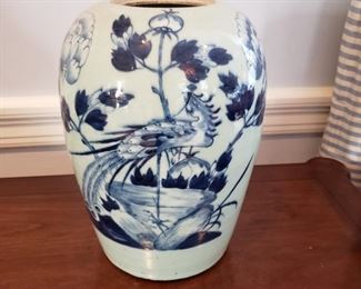 Antique Chinese porcelain blue and white jar, missing lid
