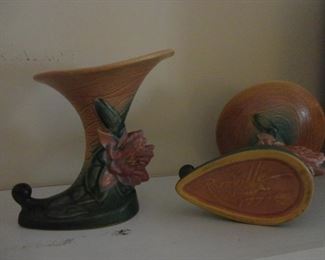 Roseville Pottery Beautiful Cornucorpia Water Lily Honey/ Green/Mauve
