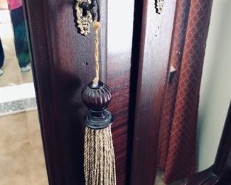 Armoire detail