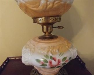 Fenton Lion's head banquet table lamp - electric