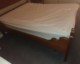 Side rails are wood in both beds