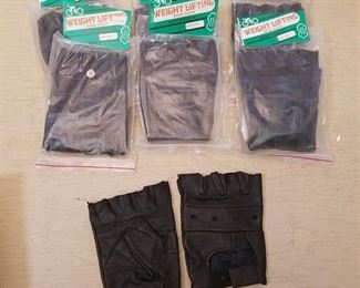 7 pairs of XXL weight lifting biker gloves