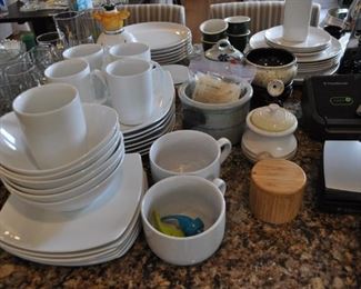 Aurora from Elan Ten Strawberry Street white dinnerware 25 pieces, Food Savers, miscellaneous kitchen gadgets