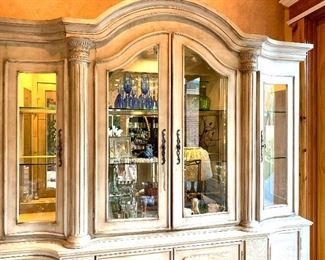 Gorgeous Display/China Cabinet!