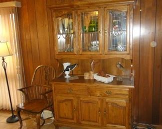 China Cabinet, matching table with 6 chairs 