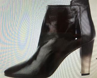 OSCAR DE LA RENTA BLACK LEATHER ANKLE BOOTS: Size 8 or 38.. Round-toe ankle boots with black matte and metal tone ombre block heels. Size 8 or 38. Heel Height: 3.5 inches. Condition: Good. Light scratches on toe, body and heels. Retail value: $890. Price: $200.