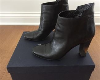 OSCAR DE LA RENTA BLACK LEATHER ANKLE BOOTS: Size 8 or 38.. Round-toe ankle boots with black matte and metal tone ombre block heels. Size 8 or 38. Heel Height: 3.5 inches. Condition: Good. Light scratches on toe, body and heels. Retail value: $890. Price: $200.