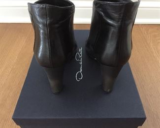 OSCAR DE LA RENTA BLACK LEATHER ANKLE BOOTS: Size 8 or 38.. Round-toe ankle boots with black matte and metal tone ombre block heels. Size 8 or 38. Heel Height: 3.5 inches. Condition: Good. Light scratches on toe, body and heels. Retail value: $890. Price: $200.