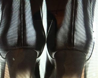OSCAR DE LA RENTA BLACK LEATHER ANKLE BOOTS: Size 8 or 38.. Round-toe ankle boots with black matte and metal tone ombre block heels. Size 8 or 38. Heel Height: 3.5 inches. Condition: Good. Light scratches on toe, body and heels. Retail value: $890. Price: $200.