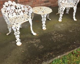 Nice 4-piece cast iron garden set