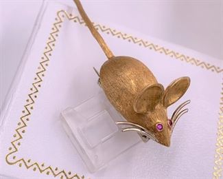 18K gold mouse pin with ruby eyes