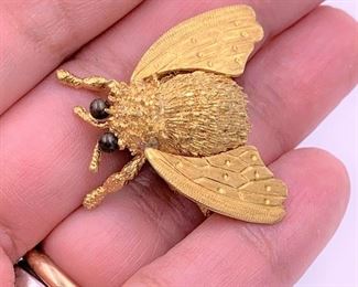 Heavy 18K gold bee pin