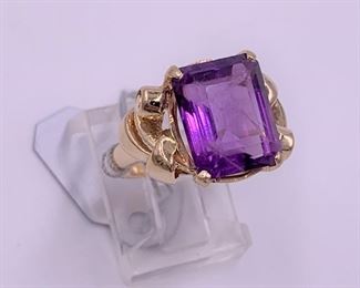 14K Gold and amethyst ring