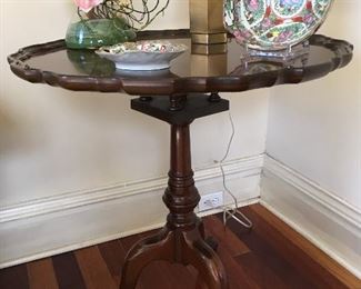 PIE CRUST TILT TOP TABLE WITH CHINESE BOWL AND DISH