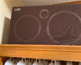 Fisher speaker set
Silver Melody China set for 12 with accessory pieces. 105 piece set