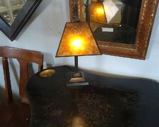 BEAUTIFUL LAMP ON GAMING TABLE