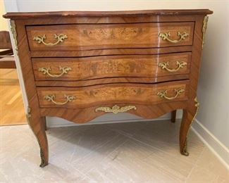 Vintage Accent Table With Drawers https://ctbids.com/#!/description/share/276462