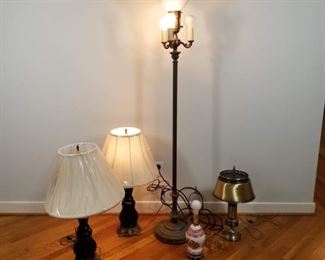 Vintage Floor Lamp & 4 Decorative Lamps. https://ctbids.com/#!/description/share/276487