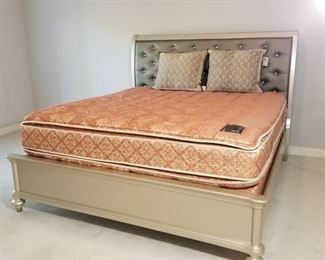 Luxury King Size Wooden Bed Frame & Bassett Mattress Set https://ctbids.com/#!/description/share/276460