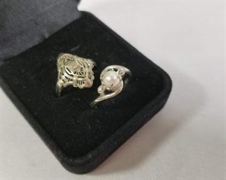 Two 14 Karat White Gold Rings https://ctbids.com/#!/description/share/276422