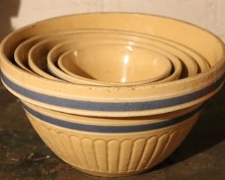 Vintage bowl set