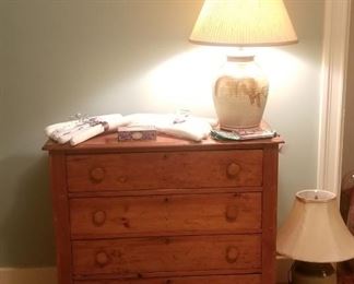Dresser & Lamps