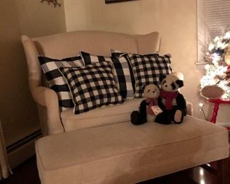 Gorgeous settee and ottoman
Down filled pillows