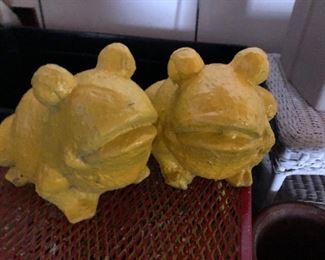 Resin frogs